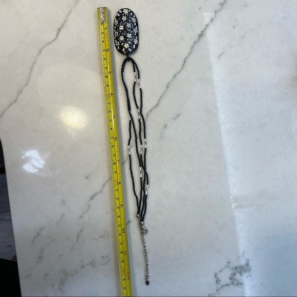 Hand Painted Shell Beaded Choker Necklace - Picture 5 of 5